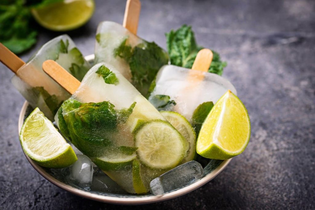 Mojito Wassereis mit Rum und Limetten