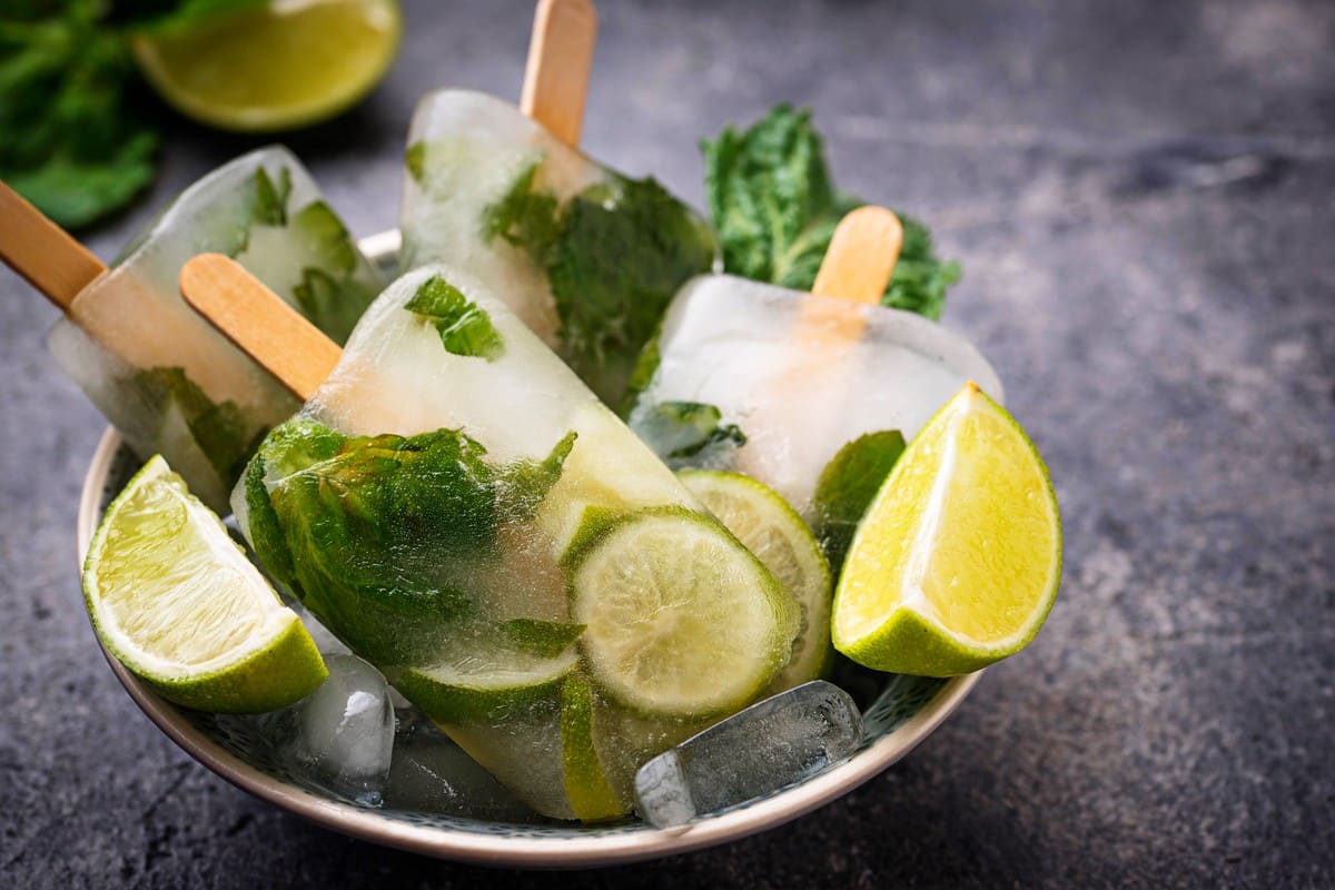 Mojito Wassereis mit Rum und Limetten