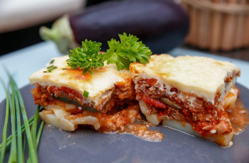 Moussaka aus Hackfleisch, Aubergine und Kartoffeln