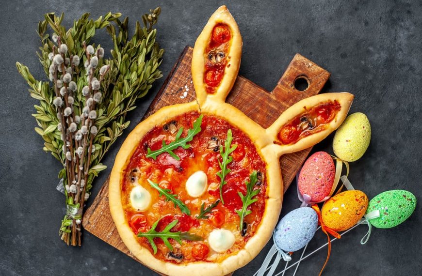 Mozzarella Pizza mit Tomaten und Champignons – Ostermenü
