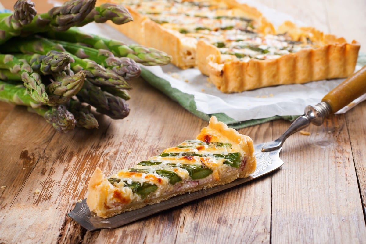 Mürbeteig Spargelquiche mit Frühlingszwiebeln