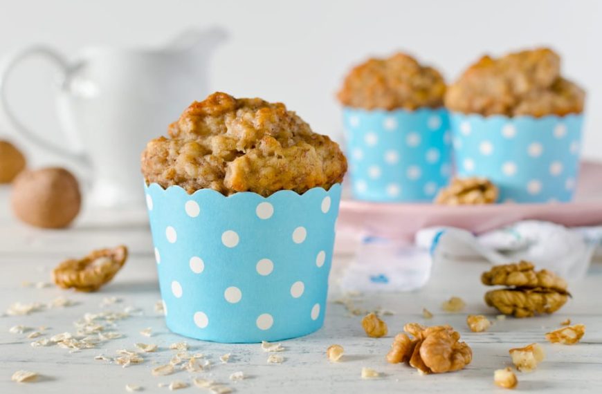 Muffins mit Walnüssen, Rosinen und Haferflocken
