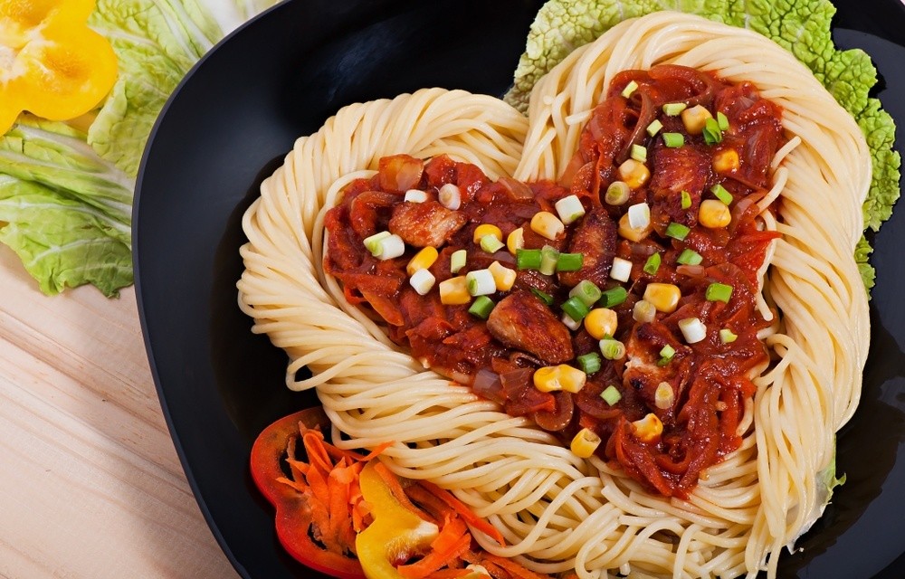 Nudeln mit Tomatensoße zum Valentinstag