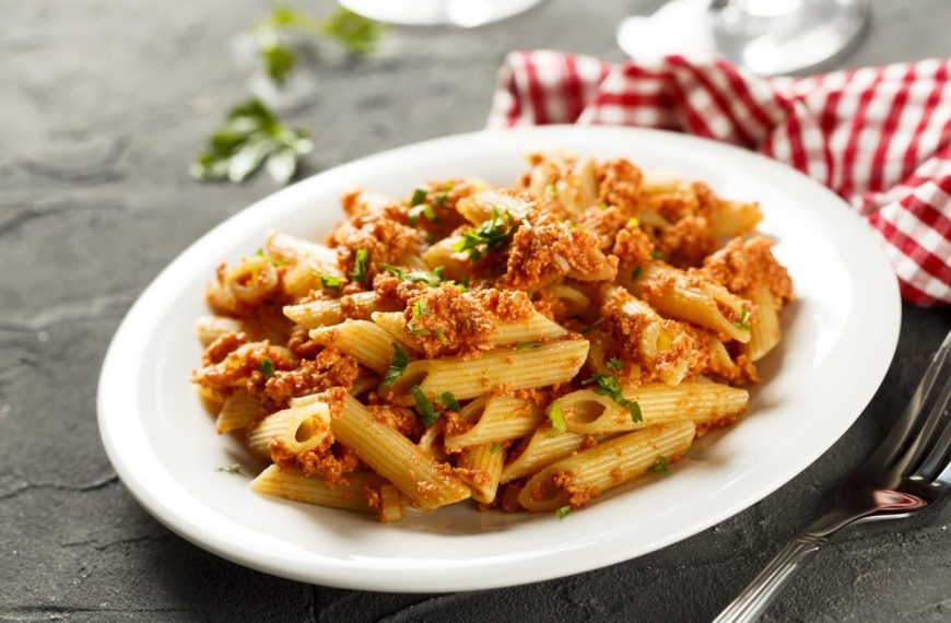 Nudelpfanne mit Hackfleisch und Tomaten
