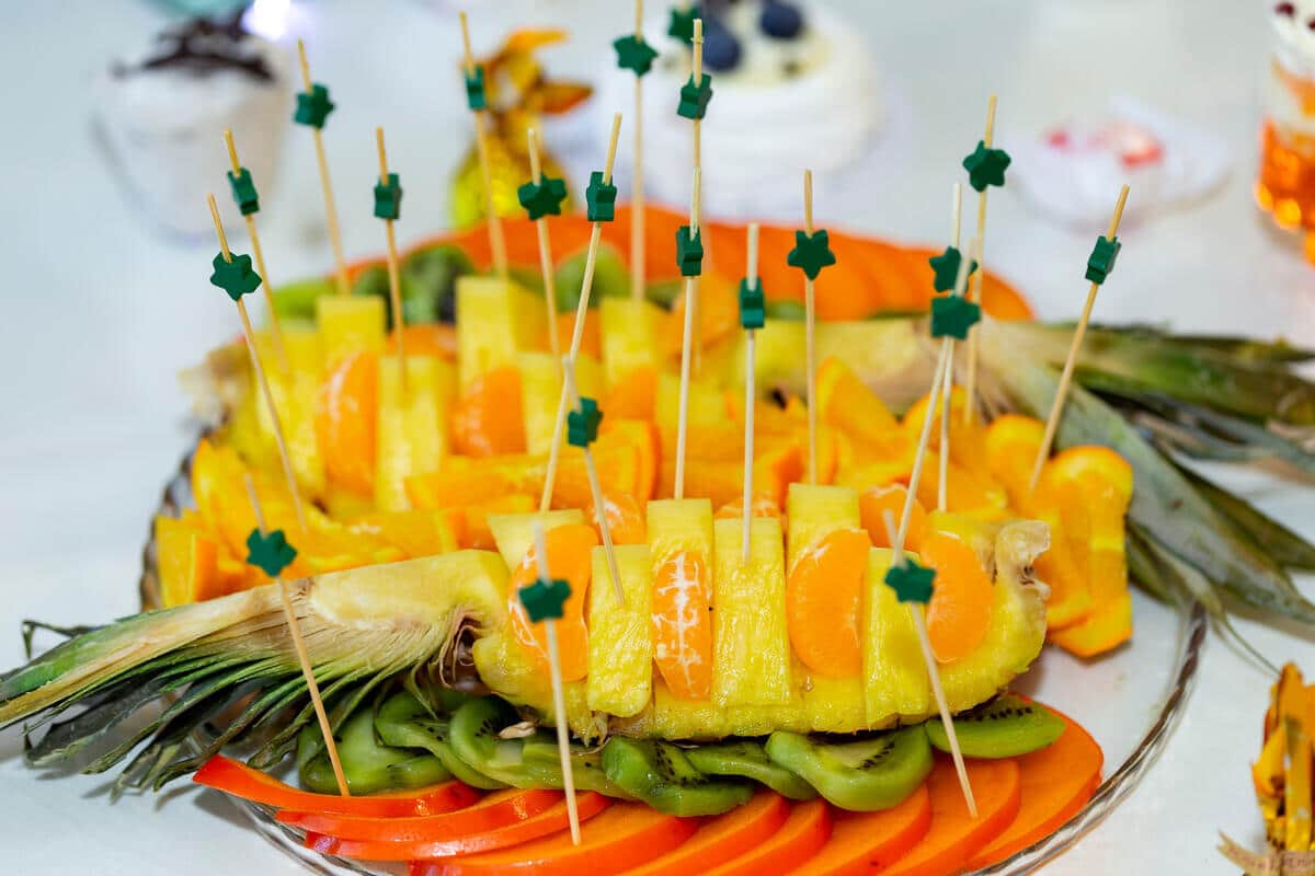 Obst Fingerfood für Buffettisch - Ananas Dessert zum Karneval oder Geburtstag