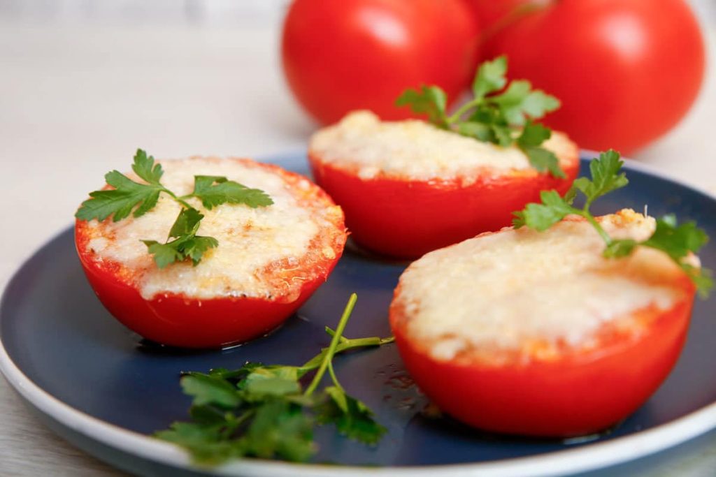Ofentomaten mit Parmesan und Knoblauch