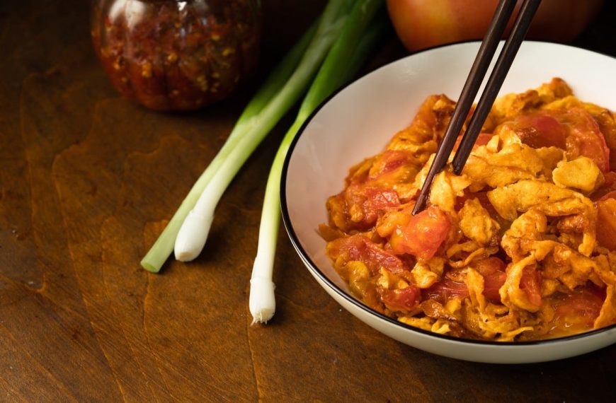 Omelett mit Tomaten, Zwiebeln und Sojasoße – Asiatische Küche