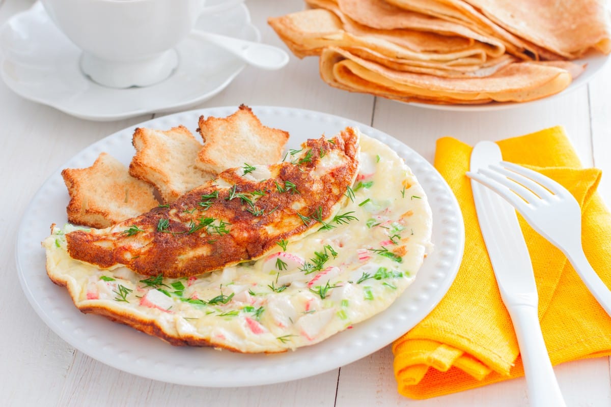 Omelette mit Krabbenstäbchen und Dill – Schnelle Frühstücksidee