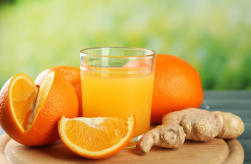 Orangensaft mit Ingwer und Zitrone