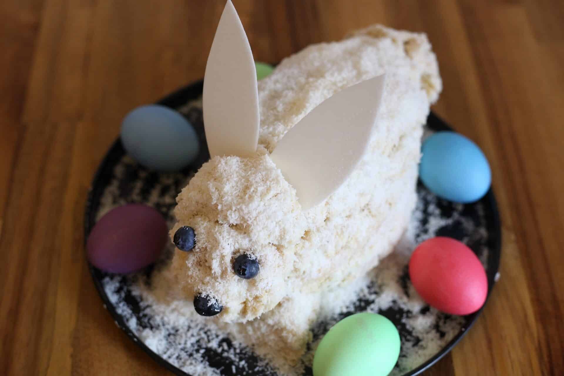 Osterhase Blätterteig Torte mit Milchcreme und Kokos - Osterrezepte