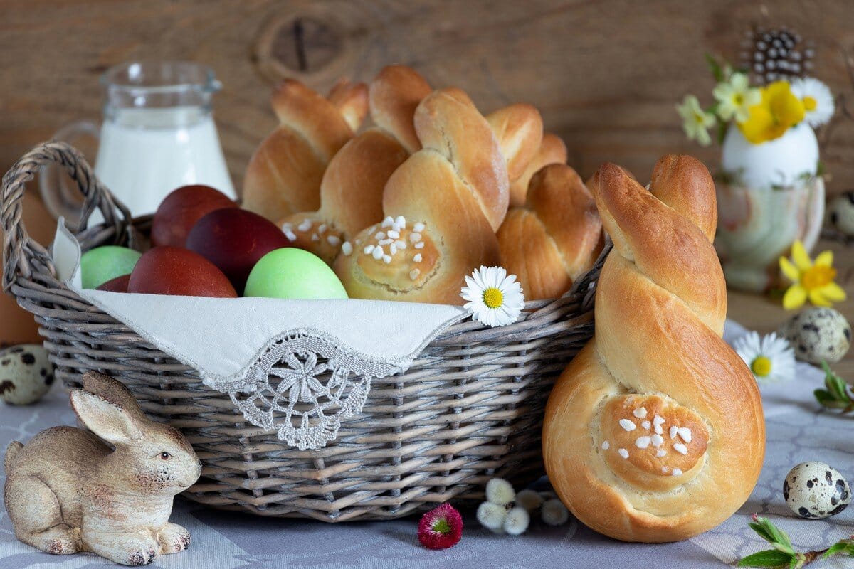 Osterhasen mit Mohnfüllung - Ostergebäck als Mohnbrötchen