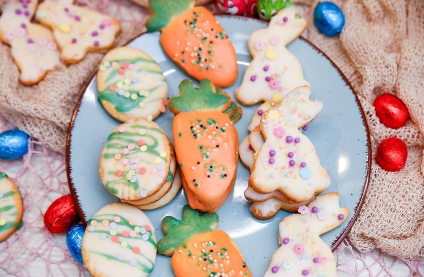 Osterkekse Karotten, Hasen und Eier mit Zuckerglasur