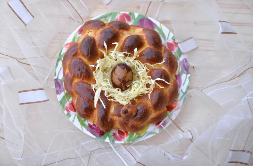 Osterkranz mit Trockenhefe und Orange zum Osterfrühstück
