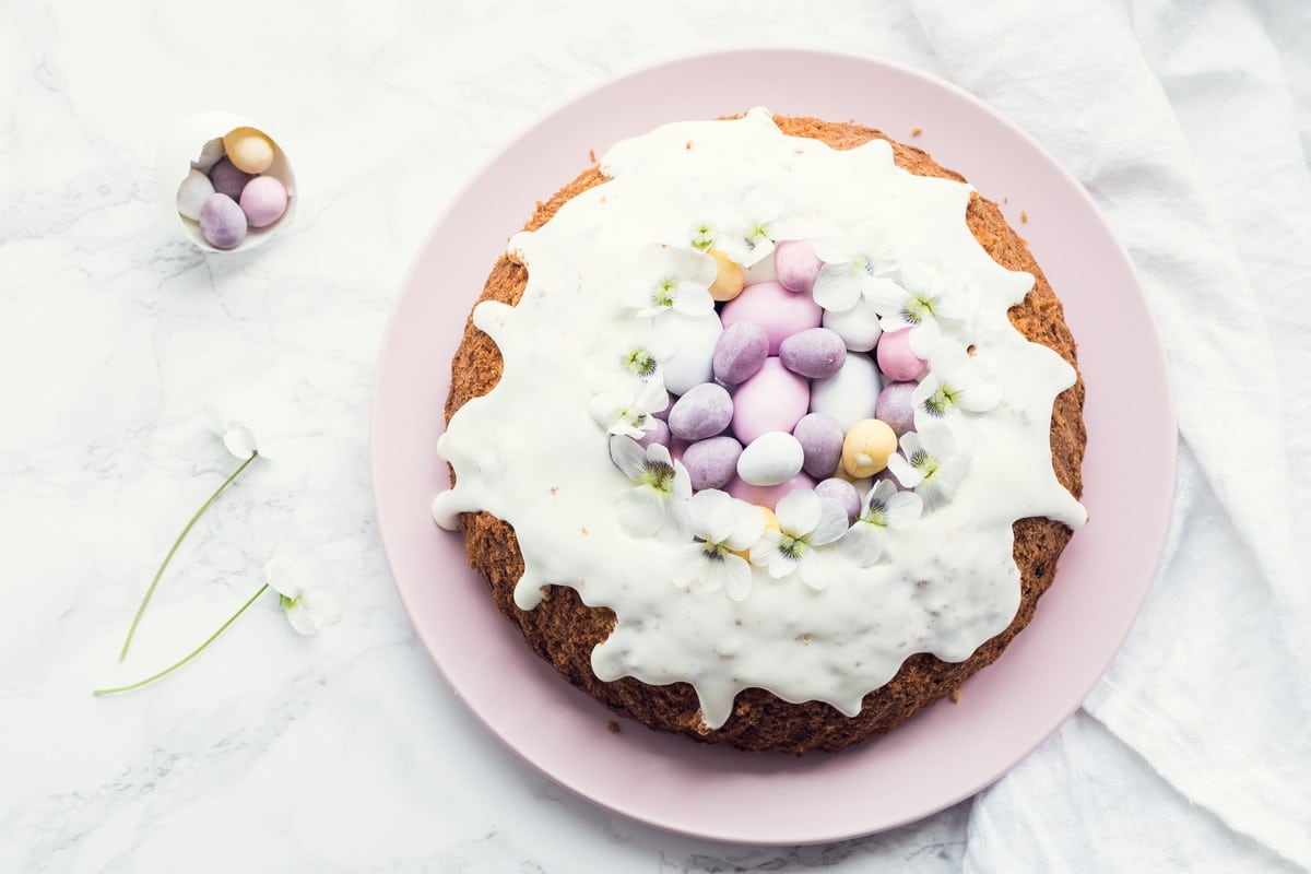 Osterkuchen im Gugelhupf mit Zuckerglasur