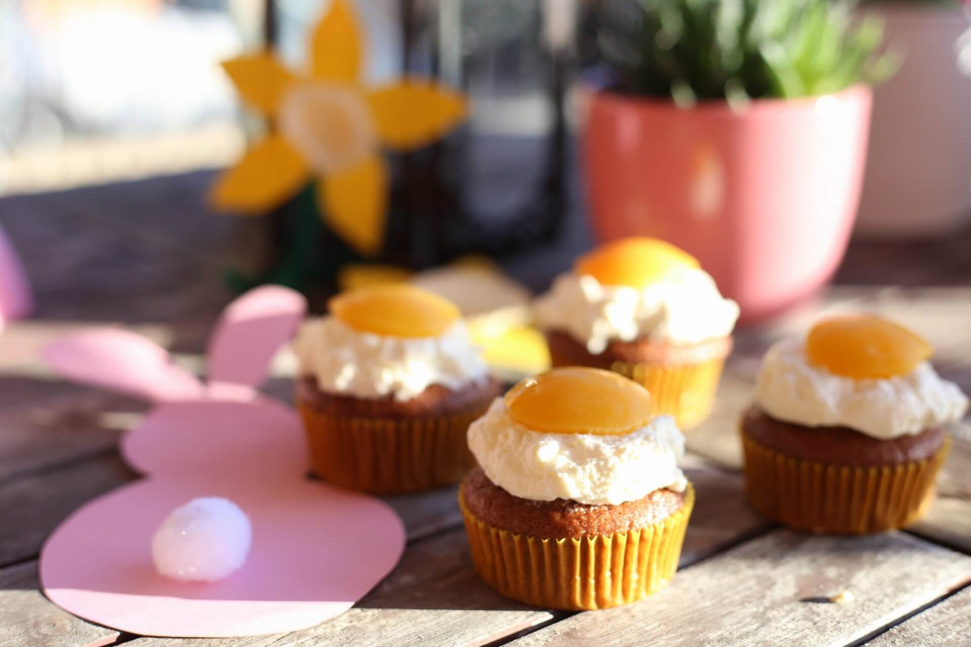 Ostermuffins mit Pfirsichen und Schokolade - Ostergebäck