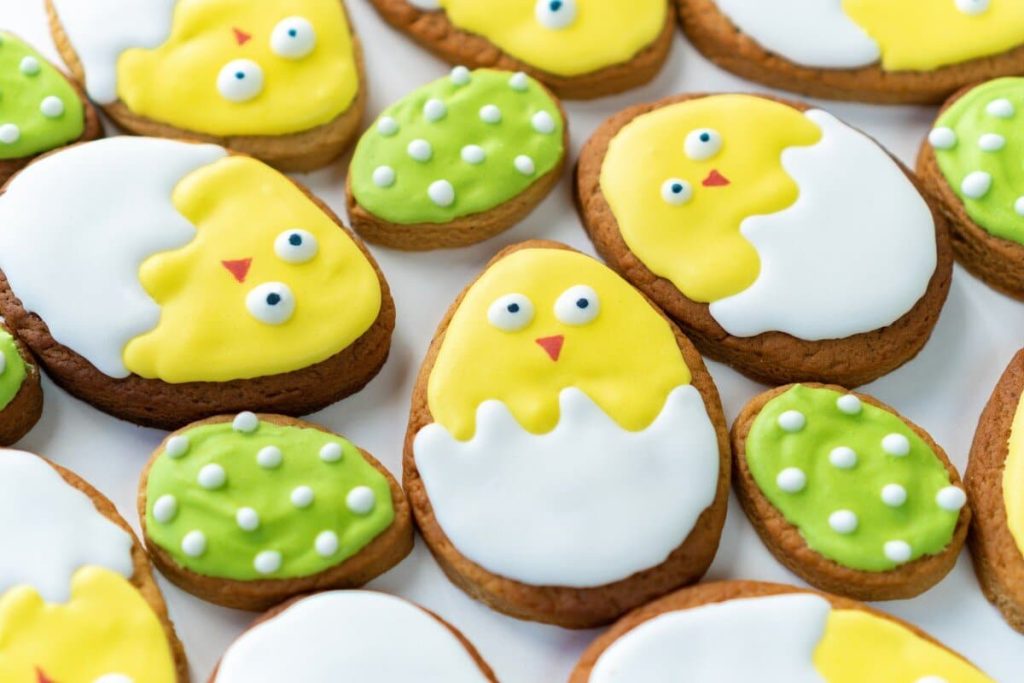 Osterplätzchen Eier mit Küken – Mürbeteigplätzchen zu Ostern backen