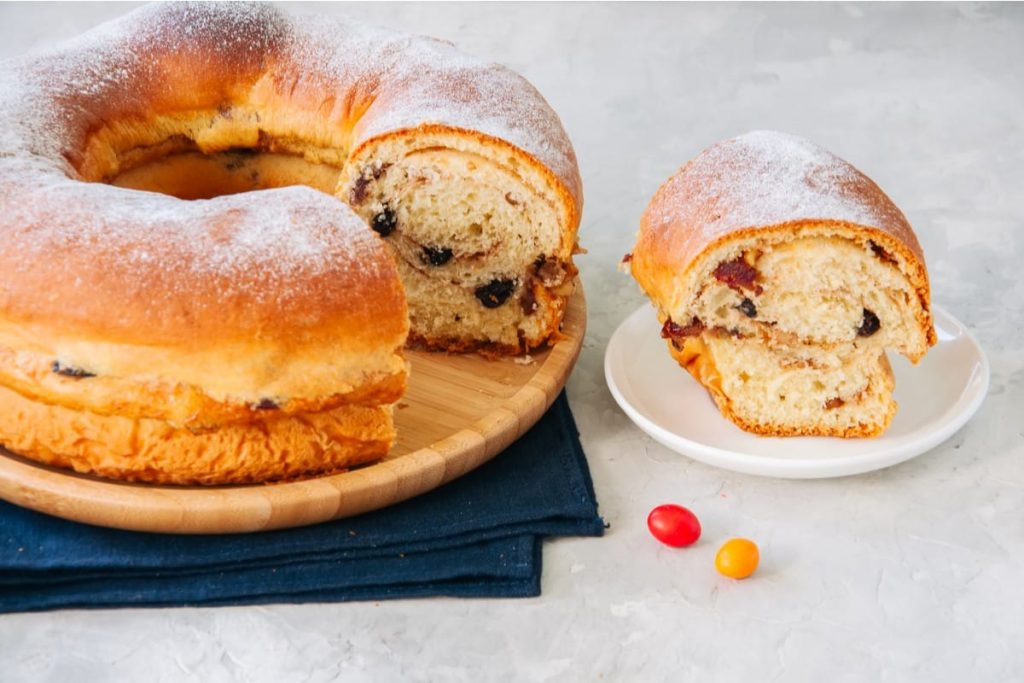 Osterreindling - Hefekranz mit Zimt und Rosinen