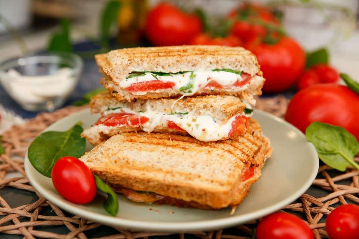 Panini Sandwich mit Tomaten
