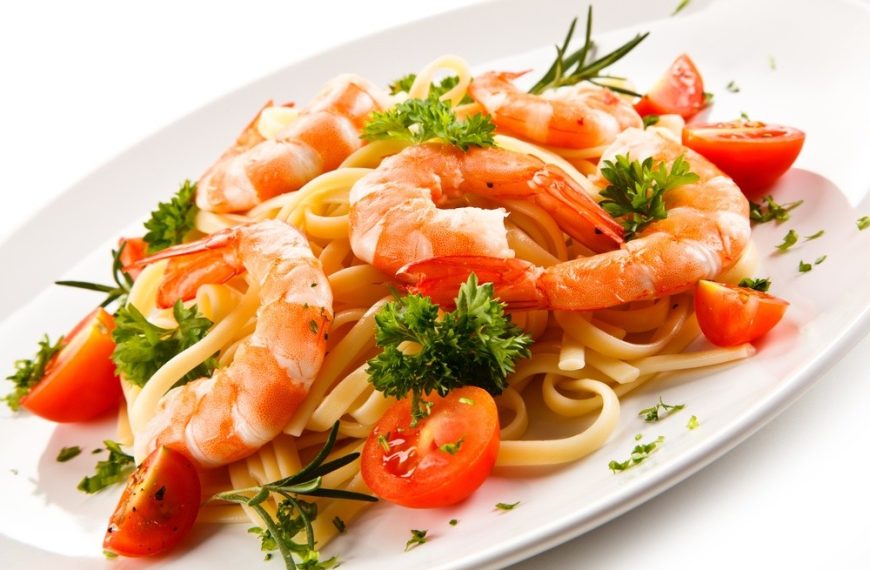 Pasta mit Shrimps, Knoblauch und Weißwein