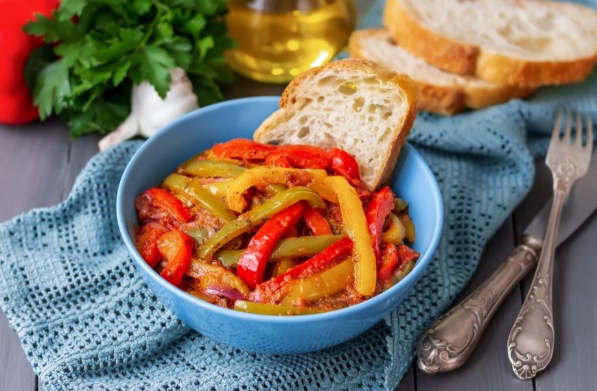 Peperonata – Paprikagemüse mit Tomaten, Knoblauch und Kräutern