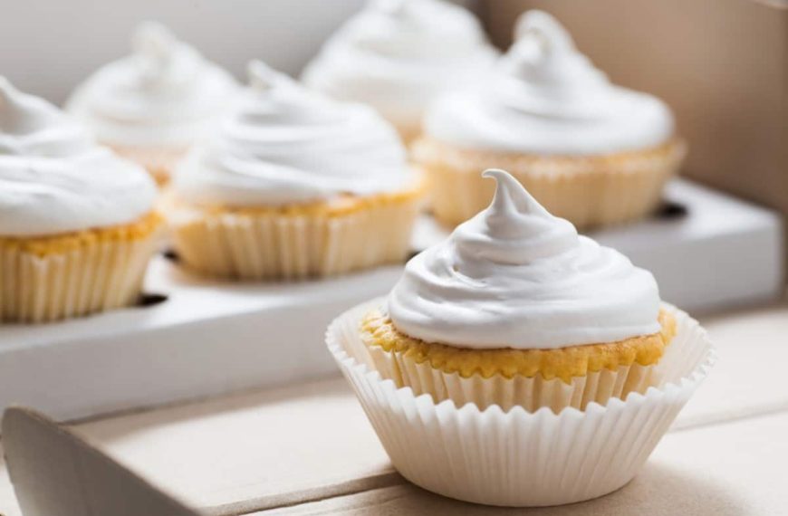 Perfekte Eiweißcreme für Kuchen, Cupcakes und Torten