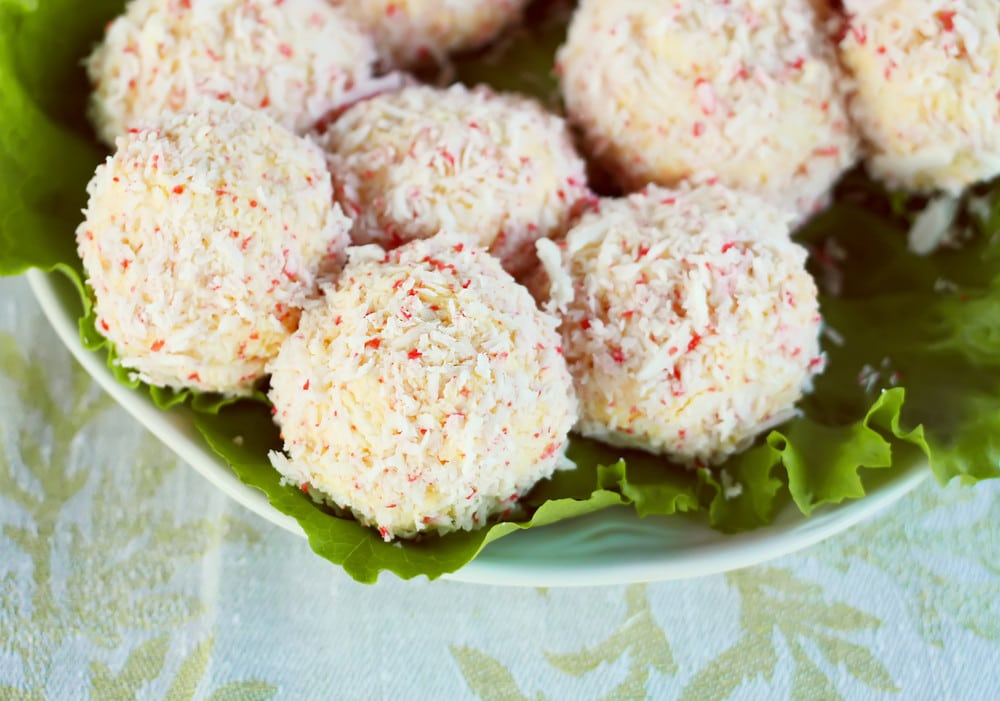 Pikante Käsebällchen aus Eiern und Krabbenstäbchen