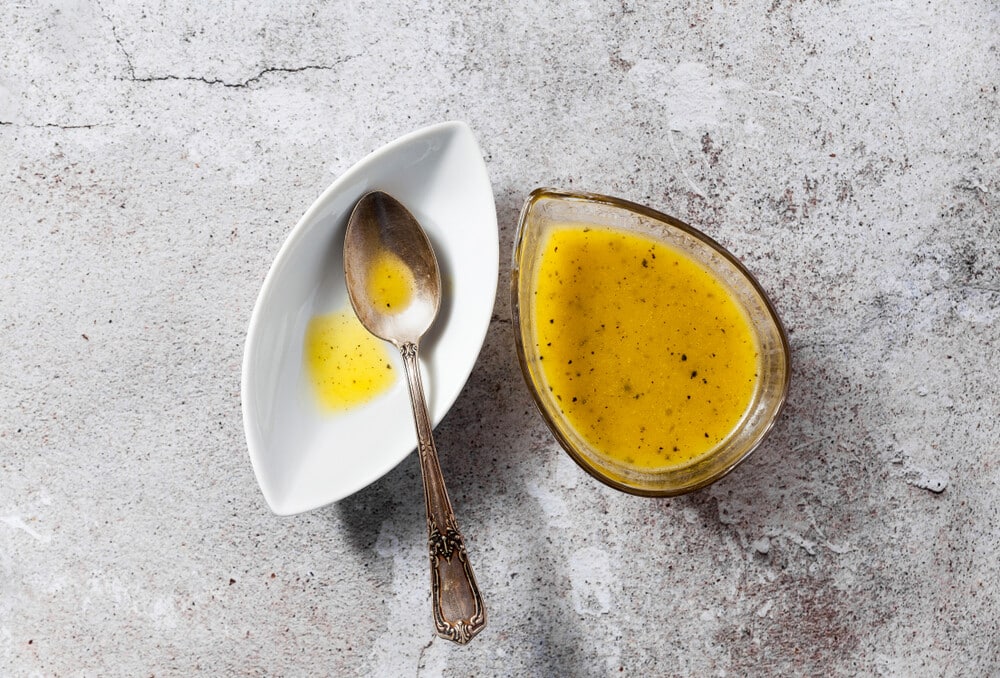Pikante Knoblauchsauce mit Honig und Zitrone