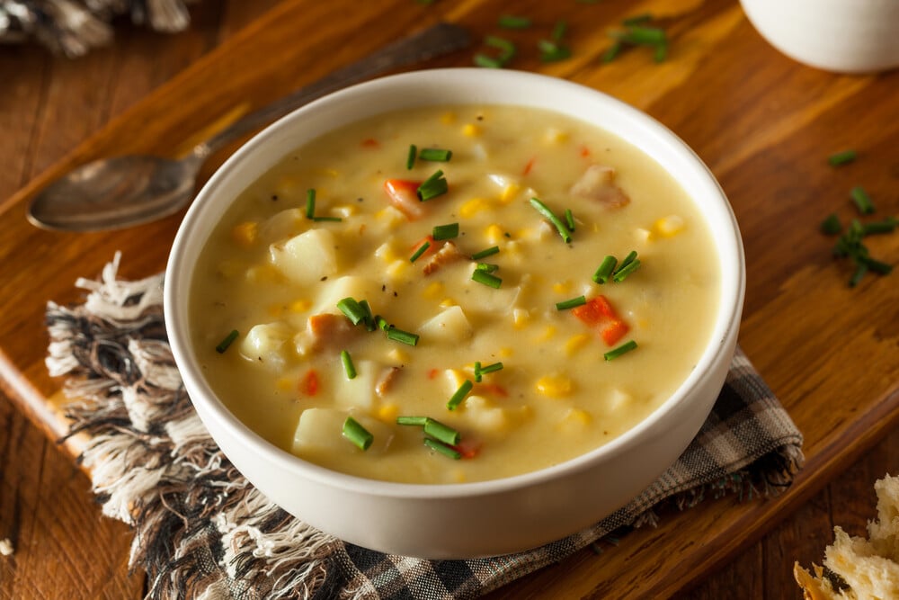 Pikante mexikanische Käsesuppe mit Zucchini