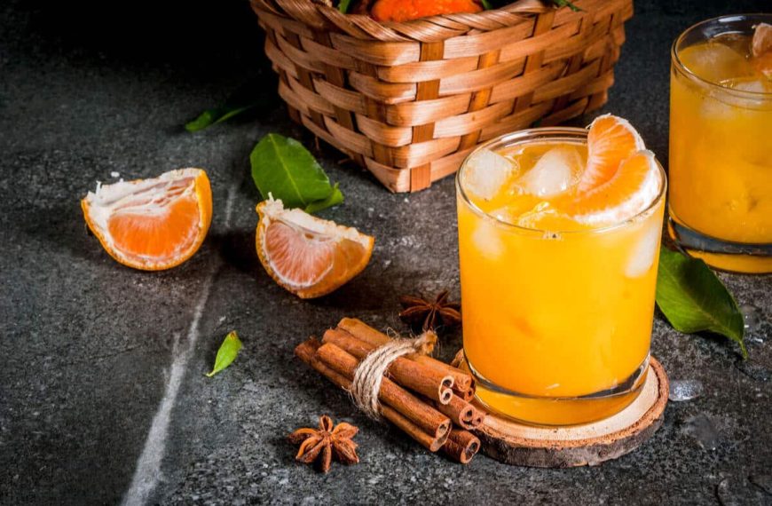 Pikanter Cocktail mit Wodka, Mandarinen und Ingwer