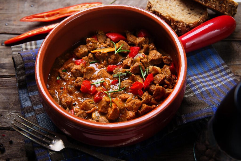 Pikanter Rindergulasch mit Sellerie