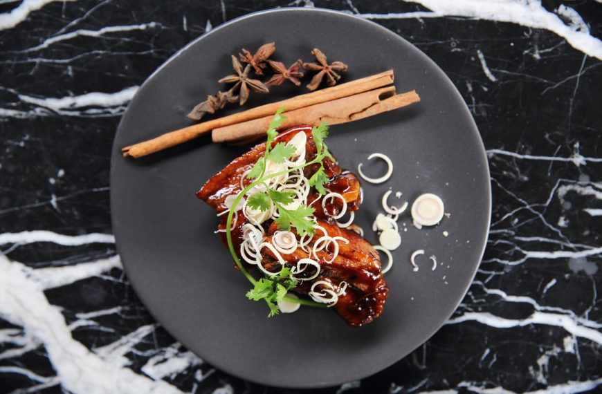 Pikanter Schweinelachsbraten mit Cola, Sojasoße und Weißweinessig