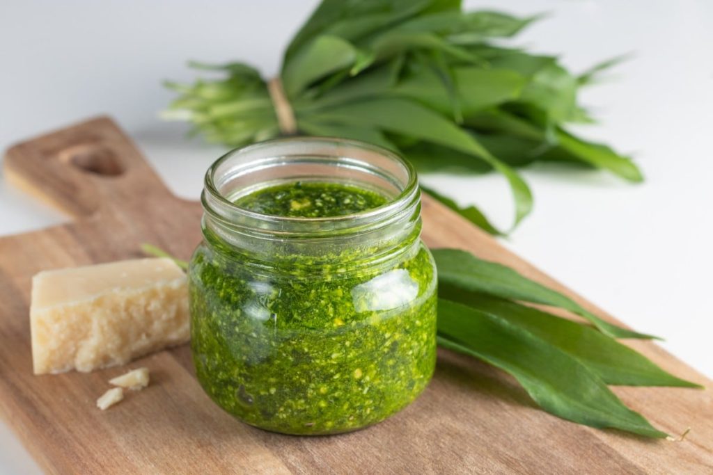 Pikantes Bärlauchpesto mit Cashews und Parmesan