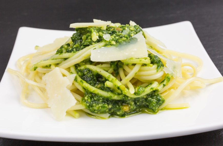 Pikantes Bärlauchpesto mit Nudeln