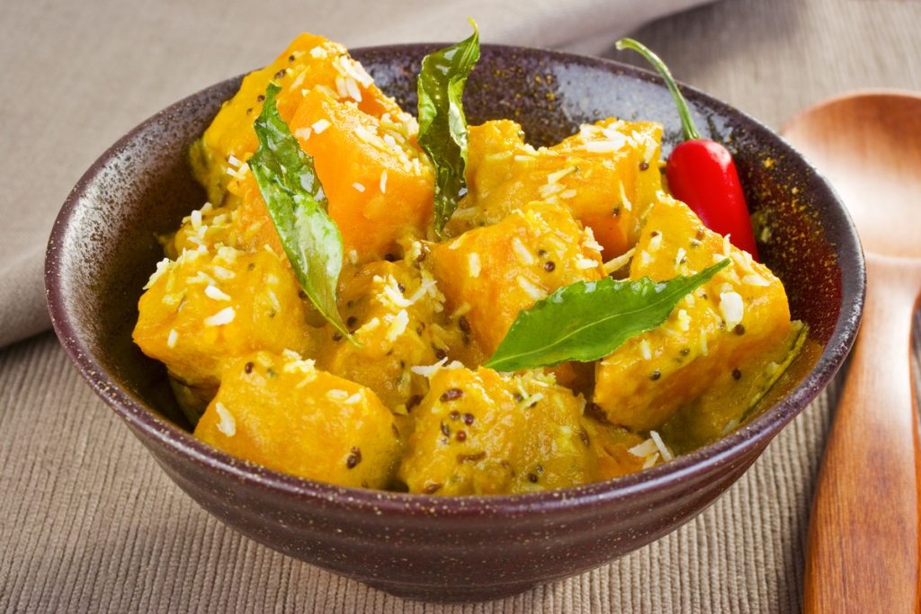 Pikantes Kürbiscurry als Beilage für Reis