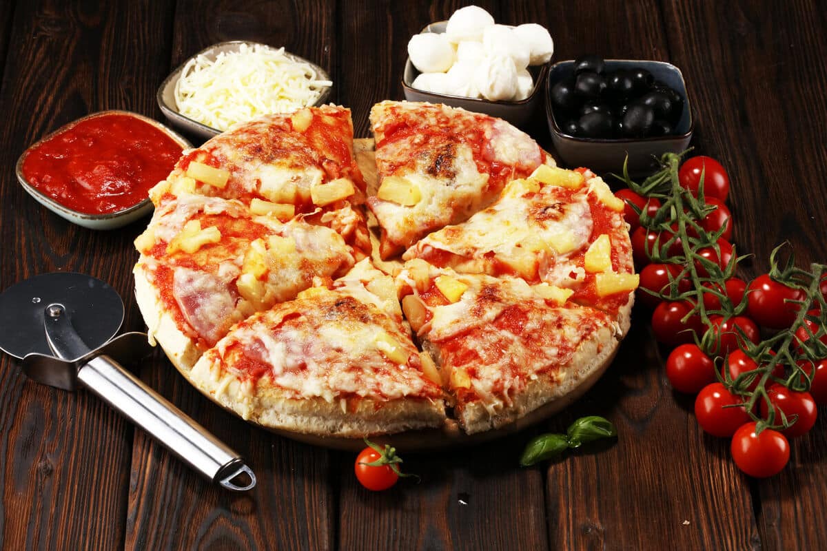 Pizza Hawaii mit Ananas