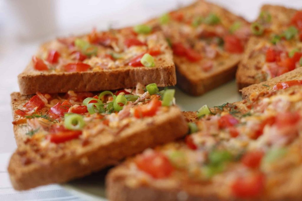 Pizza Toast mit Tomaten
