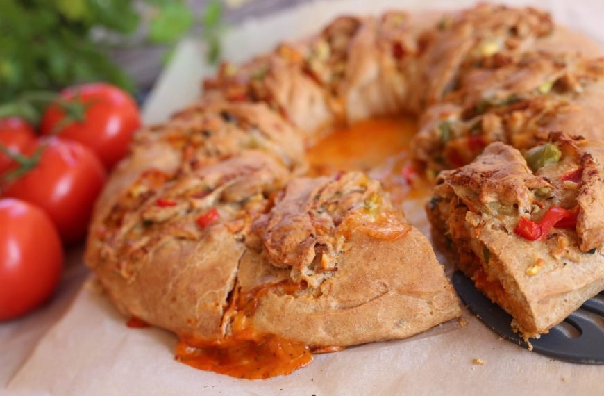 Pizza mit Thunfisch, Paprika und Käse selber machen