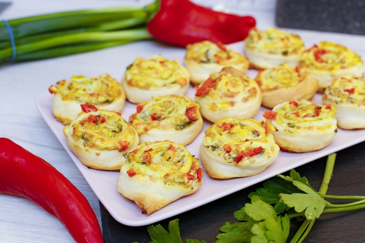 Pizzaschnecken Blätterteig mit Paprika und Käse