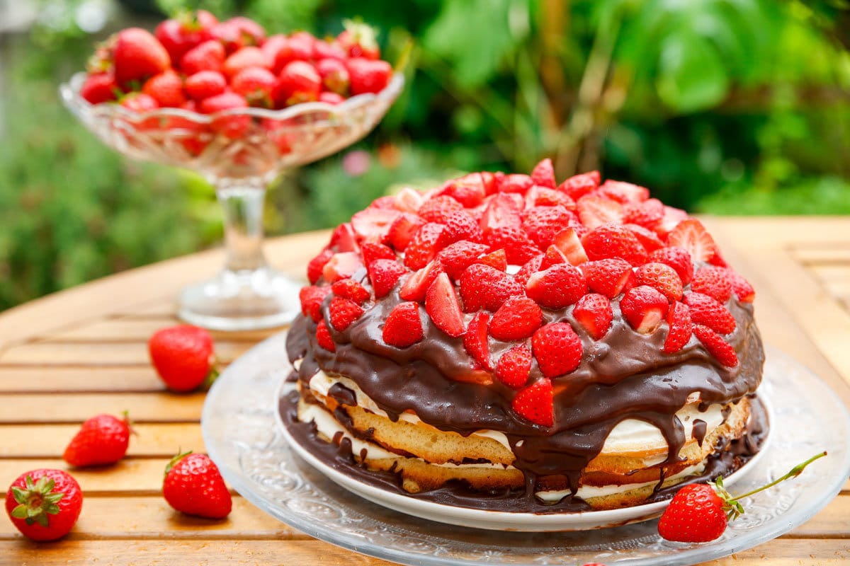 Prinz Regenten Torte mit Erdbeeren