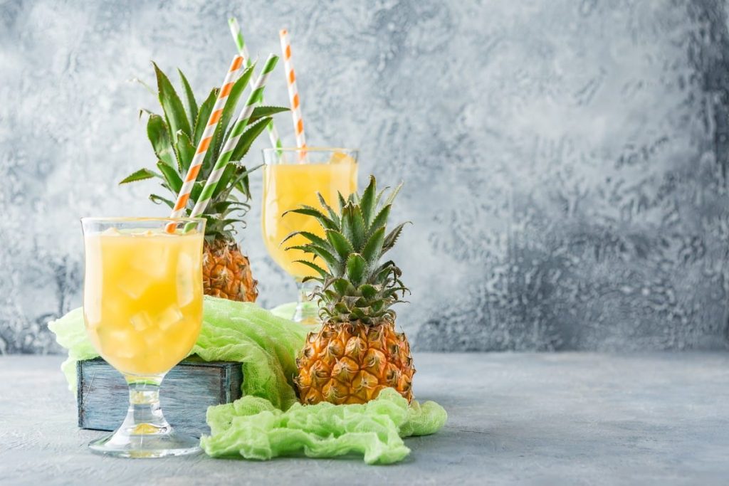 Prossecco Cocktail mit Ananas
