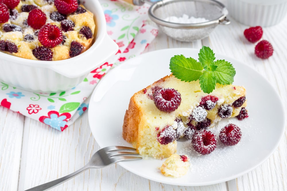 Quarkauflauf mit Eiern, Grieß und Himbeeren