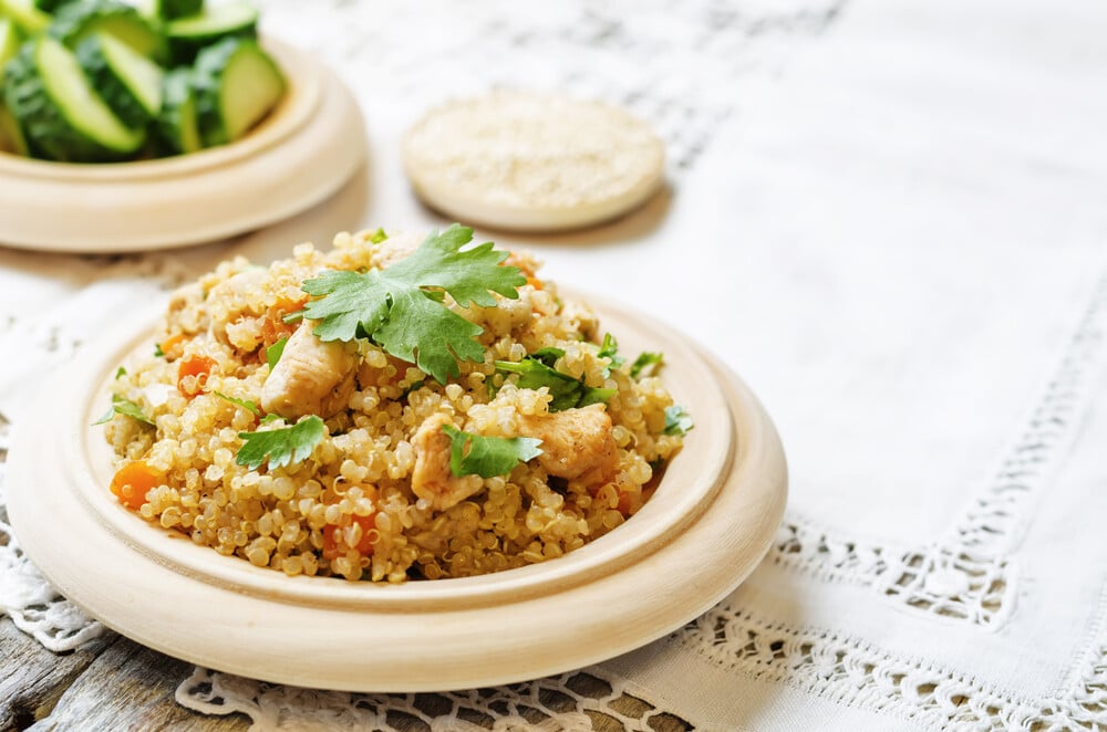 Quinoa Pfanne mit Hähnchenfilet und Karotte