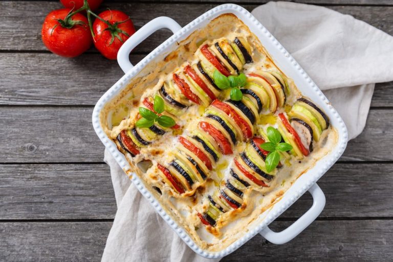 Ratatouille Auflauf aus Zucchini, Aubergine und Tomaten mit Käse