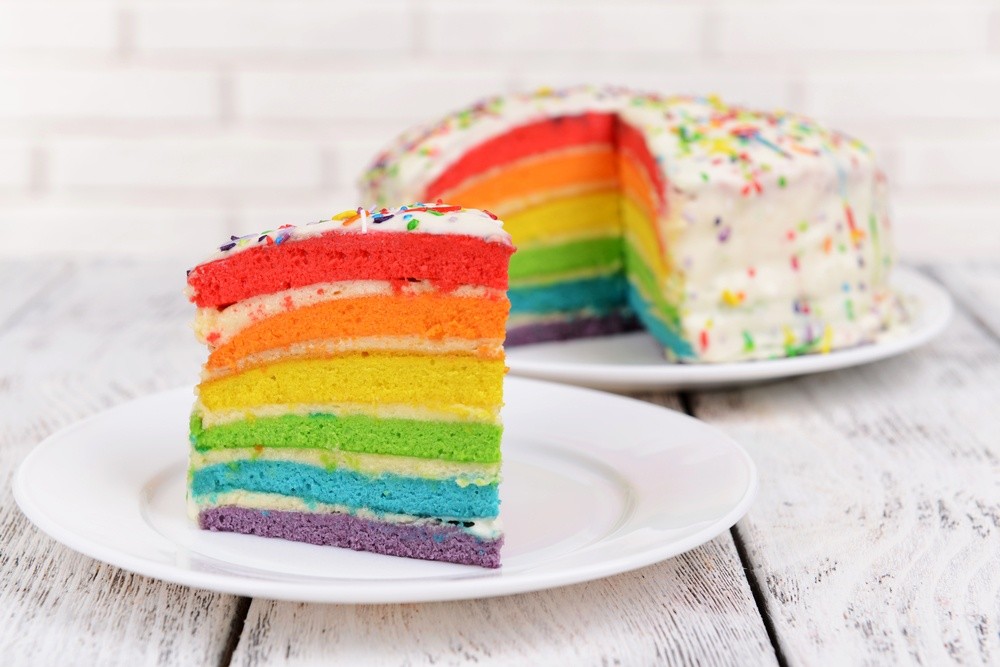 Regenbogenkuchen mit Frischkäse für Kindergeburtstag