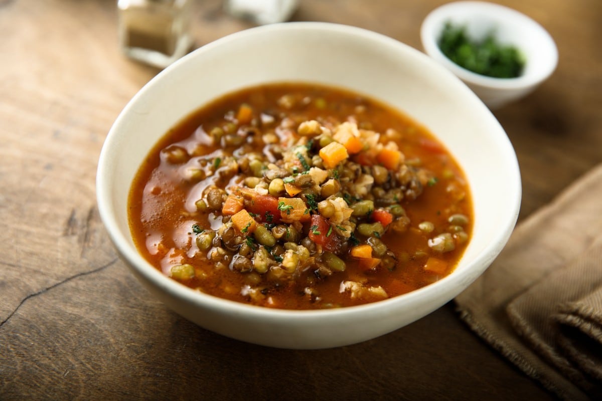 Reichhaltige Bohnensuppe mit Mungbohnen