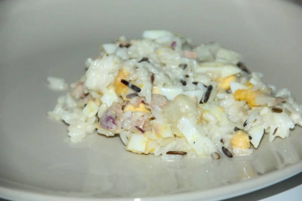 Reissalat aus Wildreis mit Thunfisch und Eiern