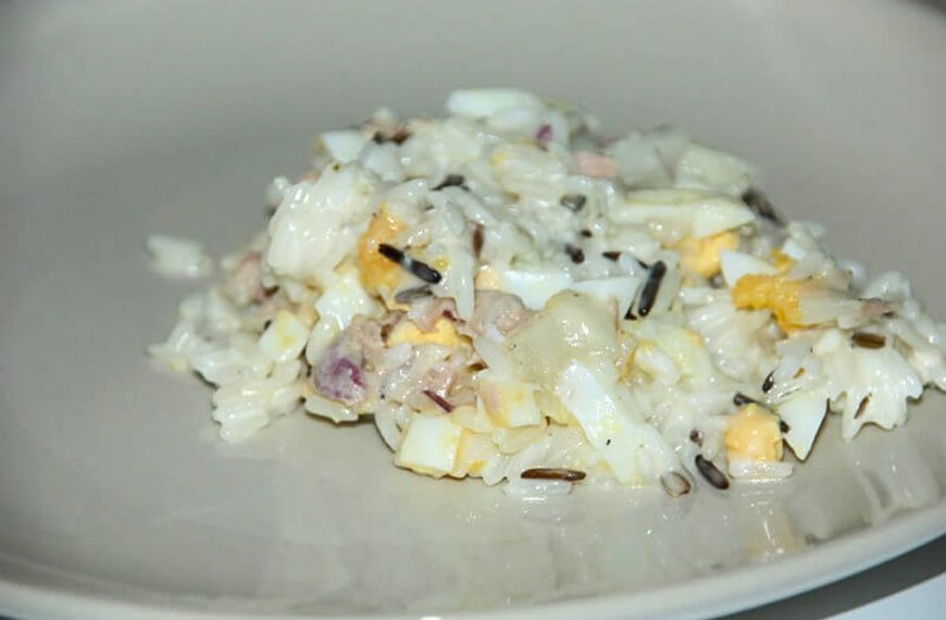 Reissalat aus Wildreis mit Thunfisch und Eiern