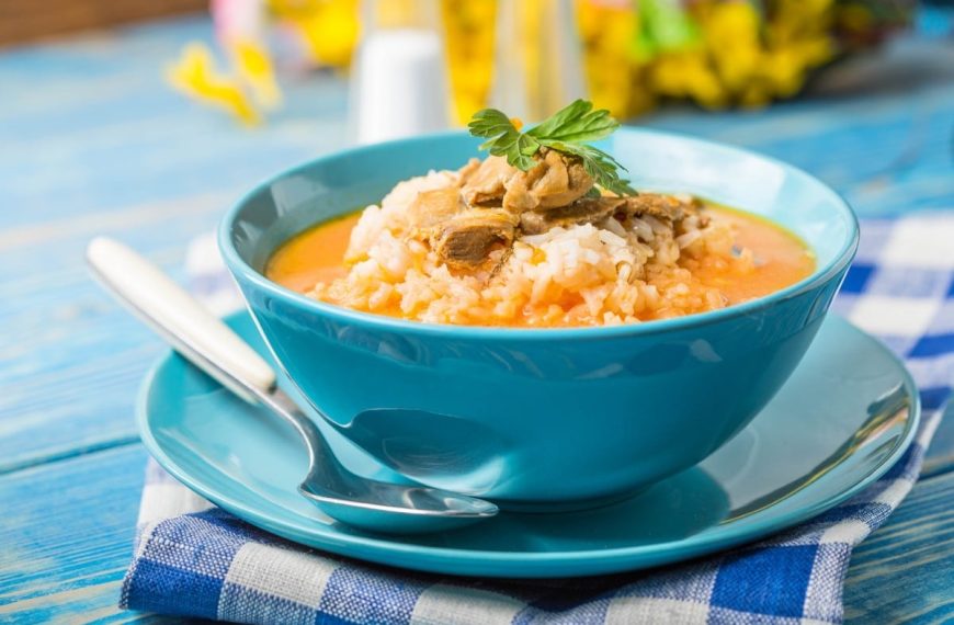 Reissuppe mit Gemüse und Hähnchenmägen