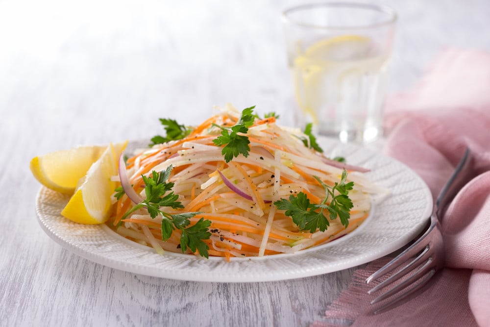 Rettichsalat mit Karotte und Essig Öl Dressing