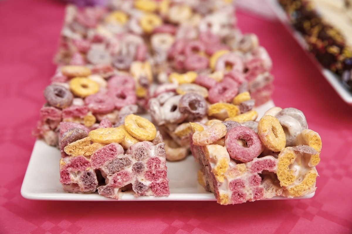 Rice Krispie Fruit Loop Snack mit Marshmallow